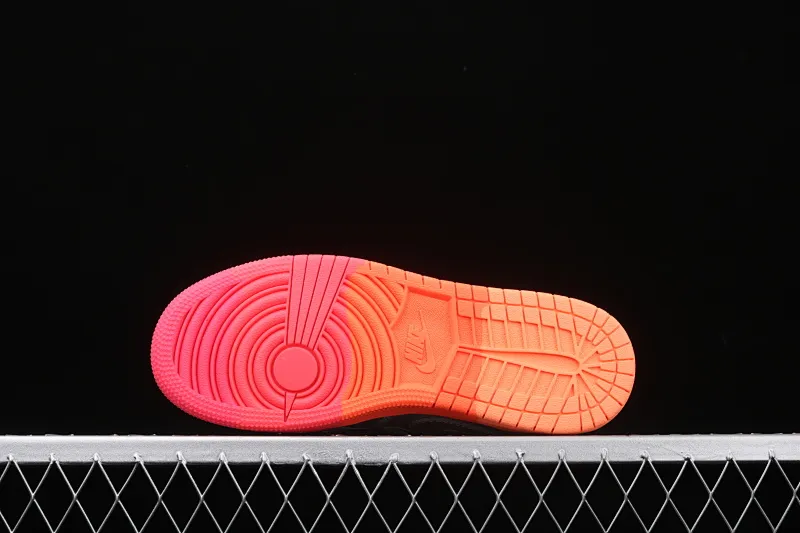 All categories Air Jordan Jordan series basketball shoes Air Jordan 1 Mid Air Jordan 1 Mid SE AJ1 Joe 1 silver powder patent leather mid-top basketball shoes 555112-006